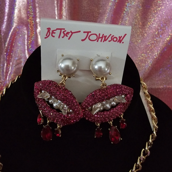 Betsey Johnson Vampire Pink Necklace and Earring set! NWT - Picture 9 of 15